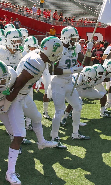 CFB AM: Watch Tulane senior crush anthem before his last game ever